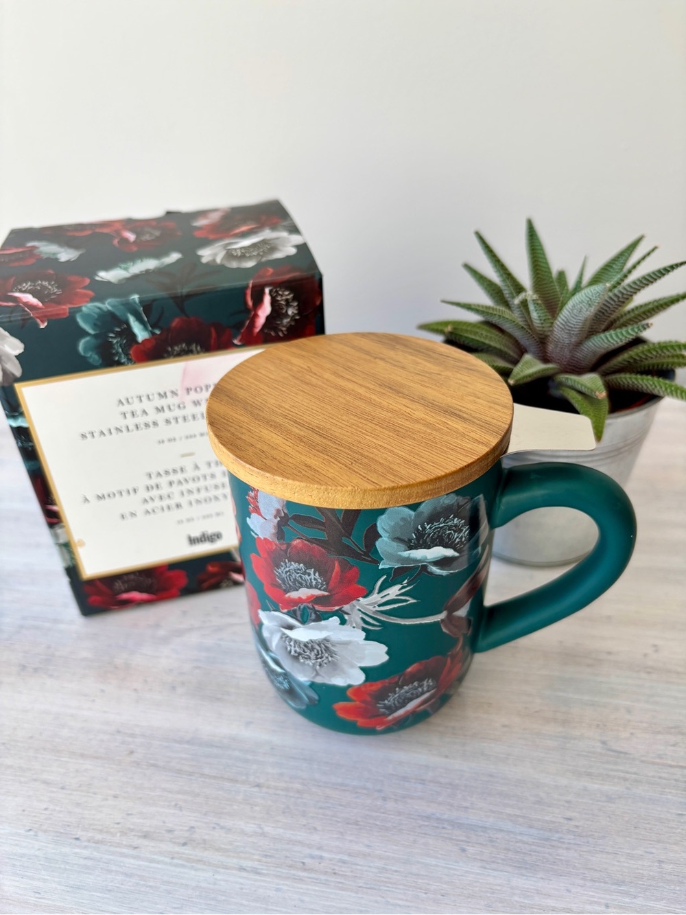 NWT Indigo Teal and Red Floral Mug with Wooden Lid & Stainless Steel Strainer